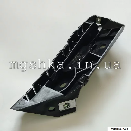 Направляющая бампера передняя левая MG3 (кронштейн) SAIC